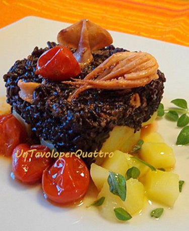 Arroz negro con jibias, patatas y tomatitos 
