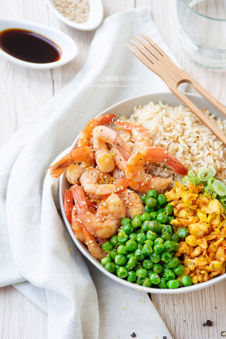 BOWL DI RISO ALLA CANTONESE CON GAMBERI 